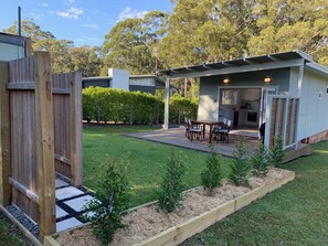 Level landscaped courtyard and deck with privacy screens