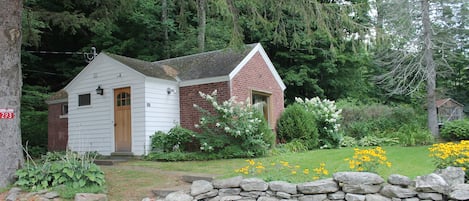 Studio Cabin in Pine Hill