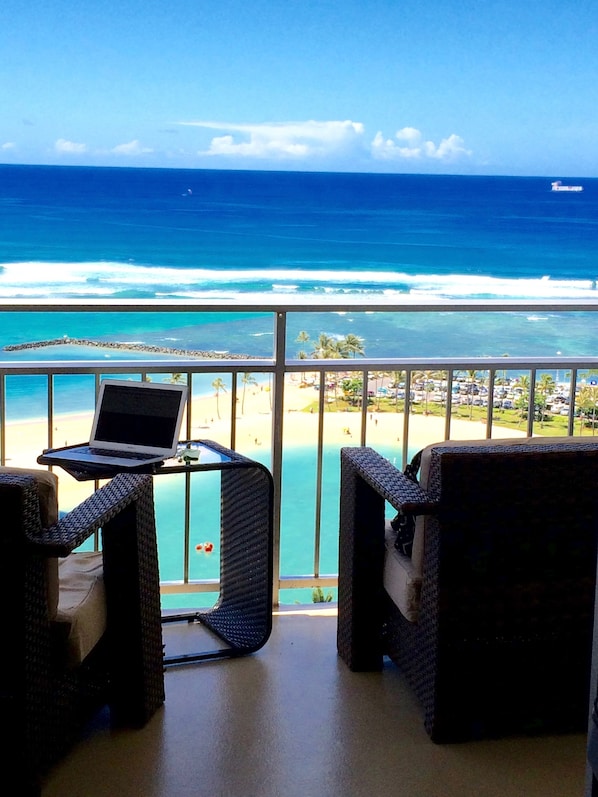 Spectacular view of the ocean and lagoon as well as diamond head to the south