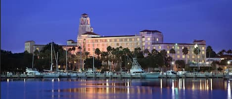 Enjoy a glass of wine at the Historic Vinoy Hotel. 2 miles from your this rental