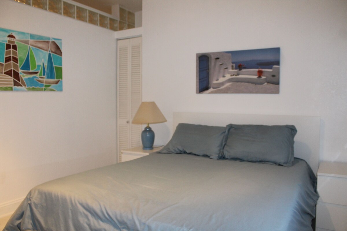 Ocean Manor Hotel Beachfront Resort living