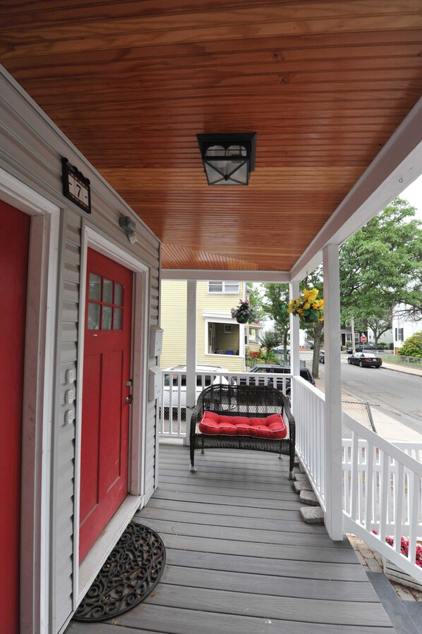 Entranceway, right side on porch