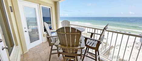 Bring your binoculars and watch the Dolphins from this Gulf Front Deck!! 