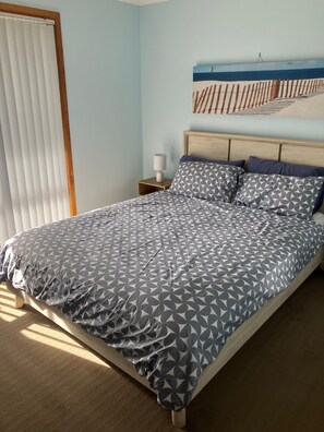 MAIN BEDROOM