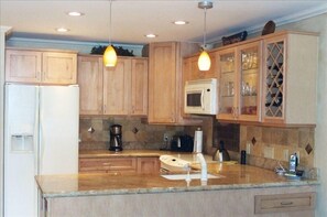Kitchen- new appliances & granite countertop