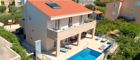 **** star holiday villa for max 10 people, with heated pool & fenced courtyard.