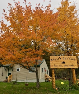 *Kelly’s Cottage* clean & cozy cabin located in Pittsburg NH