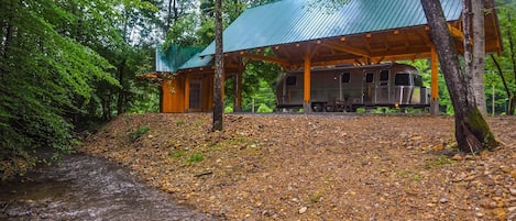 Glamping on Grayson Creek in beautiful Golden Valley Township, North Carolina