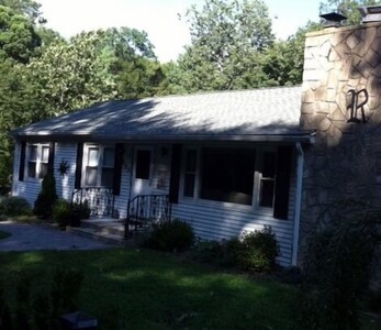 SEM-PVT APT NEXT TO WEST POINT & BEAR MT STATE PARK; LESS THAN 50 MILES TO NYC