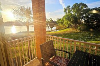 Charming Gardens at Beachwalk 2/2 Condo with balcony, Stunning Lake View