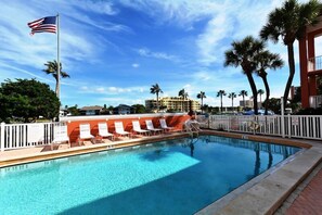 Fisherman's Cove - large solar-heated pool