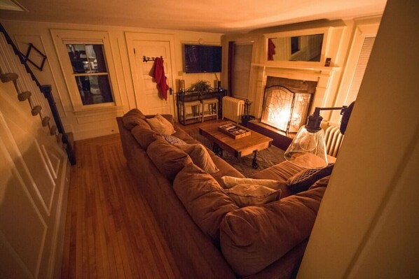 cozy living room, wood fireplace (we recommend duraflame) can buy wood at any local store