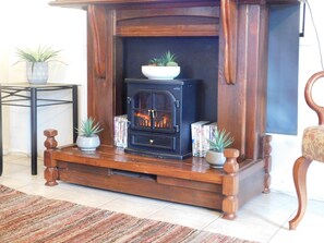 Cottage indoor fireplace