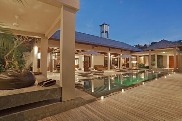 4 BR Lux Jimbaran Pool Villa