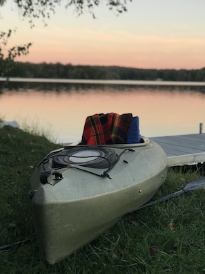 We have a canoe, rowboat, pedal boat and 2 kayaks available for renters to use