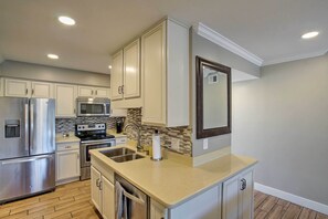 Kitchen | Cooking Basics | Dishware/Flatware