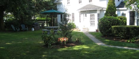 Green lawn area with own picnic table / barbeque