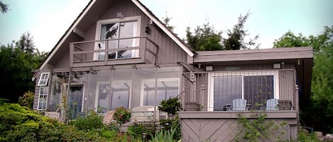 Beautiful Bayside Beach House; your private oceanfront getaway on Baynes Sound!
