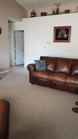 Living Room - view 2