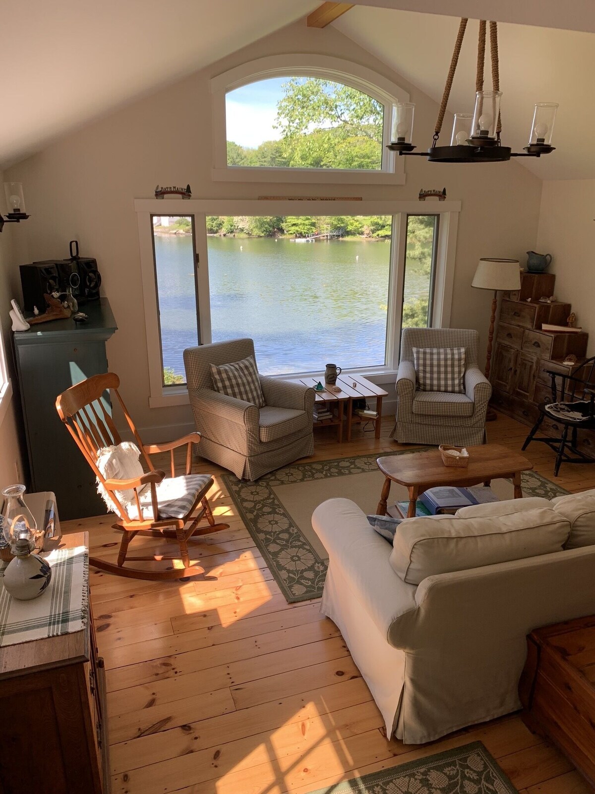 Two-Bedroom Maine Coastal Waterfront Cottage / optional kayak rental
