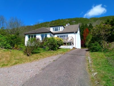 Freistehendes Haus Mit Berg- Und Lochblick