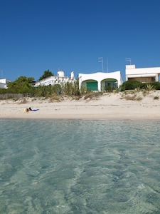 Directly on the beach. 6 beds in villa with private access to the sea