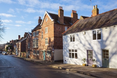 58 Marygate. Ein wunderschönes und zentrales 300 Jahre altes Cottage mit 4 Schlafzimmern.