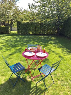 Brunch ou déjeuner dehors à 2 ou plus :3 tailles de table de jardin disponibles