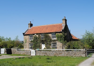 Charming, Grade II Listed Stone Cottage with Original features and 5 Bedrooms