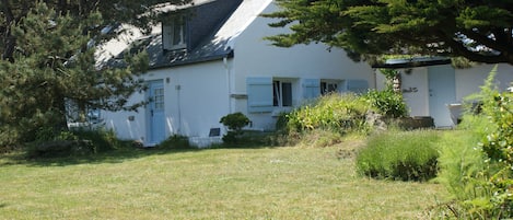 la maison en entrant dans le jardin