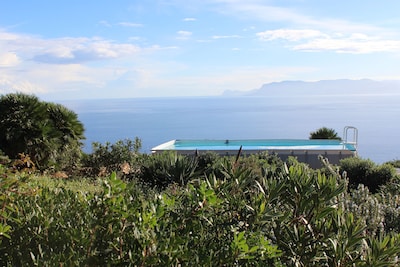 VILLA SONNENUNTERGANG IM ZINGARO, SAN VITO LO CAPO. SWIMMINGPOOL, NATUR UND MOZZAFIAT MEER