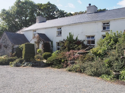 Nestling in a quiet corner of Anglesey - beautiful traditional Welsh cottage.