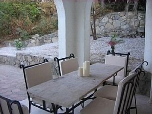 Alfresco Dining