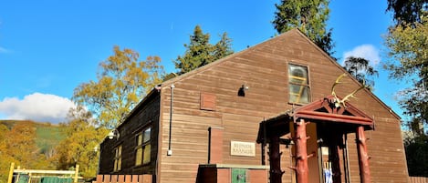 Braemar cabin front entrance