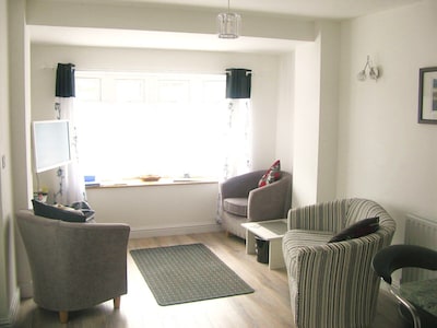 Luxurious apartment in the heart of Crantock, just 5 mins walk from sandy beach