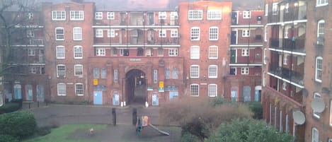 Overlooking a courtyard and set back from roads, the flat is unusually quiet.