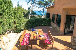 Villa with sea views 200 mts to the beach. 8 People. Pool. BEGUR. COSTA BRAVA