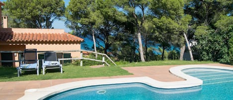 Villa with sea views 200 mts to the beach. 8 People. Pool. BEGUR. COSTA BRAVA