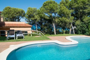 Villa with sea views 200 mts to the beach. 8 People. Pool. BEGUR. COSTA BRAVA