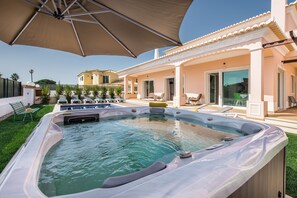 DUE COVID 19 THE JACUZZI WILL BE DESACTIVATE ALL 2020
