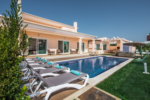 exclusive villa south facing