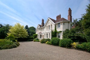 Ludlow Manor House