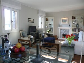 Sitting Room with sofa bed