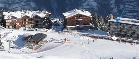 Appartement situé au départ du télésiège, de l'ESF et à l'arrivée de la piste