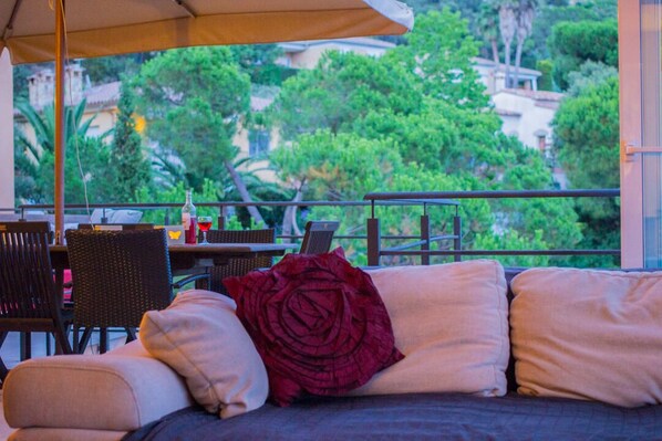 Living room out to the terrace