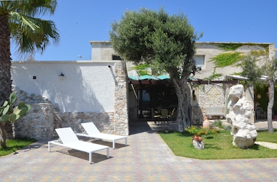 Roca Vecchia: Villa en el mar, con jardín y terraza!