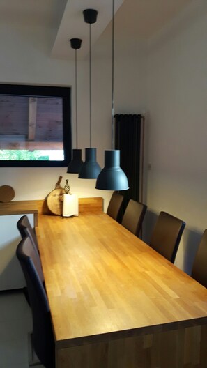 Dining area in kitchen. seating 6