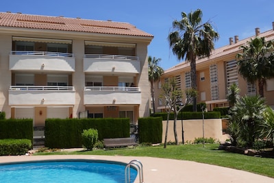 Javea apartment, Golden Beach. Close to beach. Ideal for families. Wifi & pool.