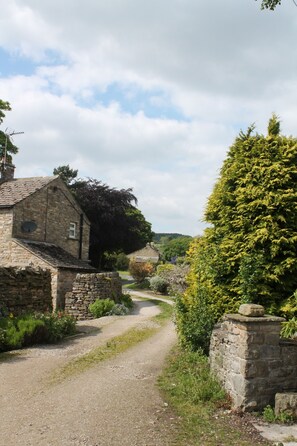 Approach from main road