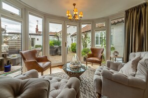 Whitehaven, Brancaster: Conservatory area with comfortable seating